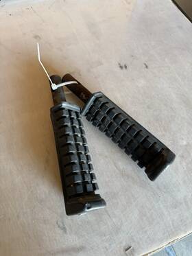 Honda Bjr#2124 1985 Trx125 2 4 Footpeg Bar With Rubber Step Oem