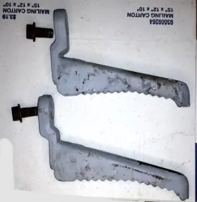 34028-1391-5a Kawasaki 95 Lakota 300 Left And Right Foot Pegs Kef300 Oem With 2 Bolts