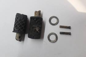 Suzuki 43510-25000 1972 Ts90 Ts 90 Oem Front Foot Rest Peg Set