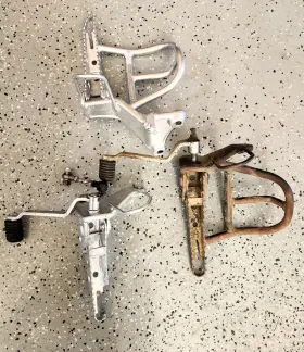 43510-35b12 Suzuki Lt230e 1988 Foot Pegs Left And Right Sides Plus One Additional Side