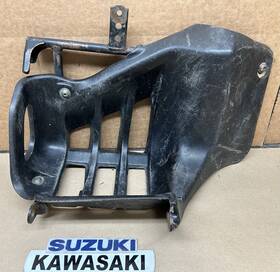 Suzuki 43580-07g30 03-08 Ltz400 Left Heel Guard Foot Rest Frame Plastic Dvx Kfx Ltz 400