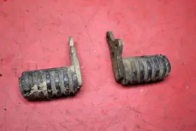 36r-27411-00-00 Yamaha 1985 Tri Zinger 60 Left Right Foot Rests Pegs Steps