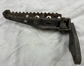 Yamaha 38w-27412-00 Tri-z 250 Footrest L/h 1985-86 Used Oem Part