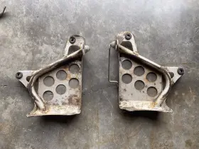 3jm-27445-00-00 Yamaha 87-06 Blaster Oem Left Heel Guard Foot Rest Peg Mud