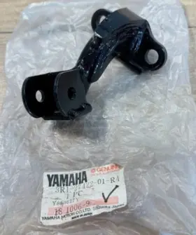 3r1-27422-01-r4 Yamaha 1985-1986 Ytz250 Tri-z Oem Footrest Bracket