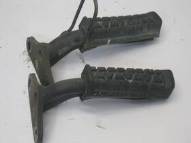 Yamaha 55x-27413-00-00 1992 Yfm80 Yfm 80 Badger Footrests Footstand Pair Right And Left Covered