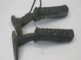 55x-27413-00-00 Yamaha 1992 Yfm80 Yfm 80 Badger Footrests Footstand Pair Right And Left Covered